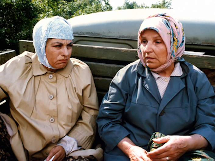 Mira Banjac and Ljiljana Blagojevic in The Knife (1999)