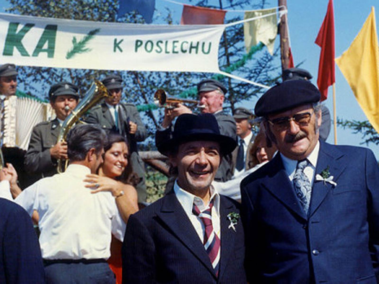 Josef Kemr and Jirí Sovák in Chalupári (1975)