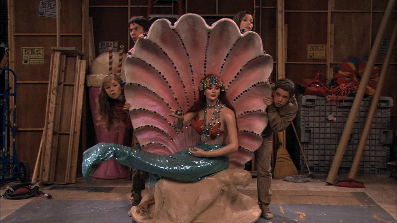 Nathan Kress, Jerry Trainor, Miranda Cosgrove, and Jennette McCurdy in iCarly (2007)