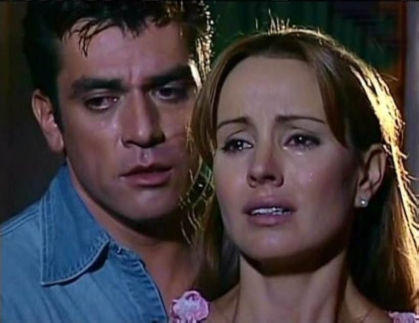 Alejandra Barros and Jorge Salinas in Mariana de la noche (2003)