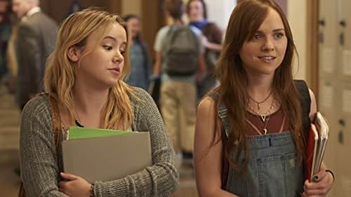 Tara Lynne Barr and Taylor Spreitler in Casual (2015)