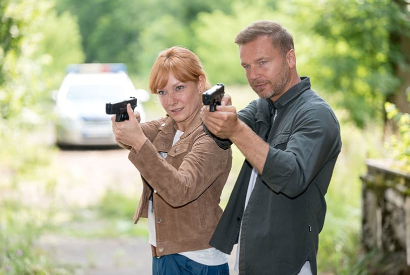 Magdalena Walach and Krystian Wieczorek in Komisarz Alex (2012)