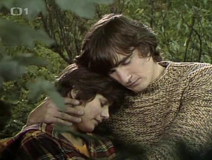 Ivana Andrlová and Jan Censký in Prilis mladí na lásku (1980)