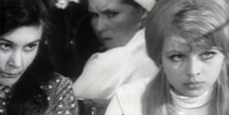 Irina Azer and Natalya Bondarchuk in U ozera (1970)