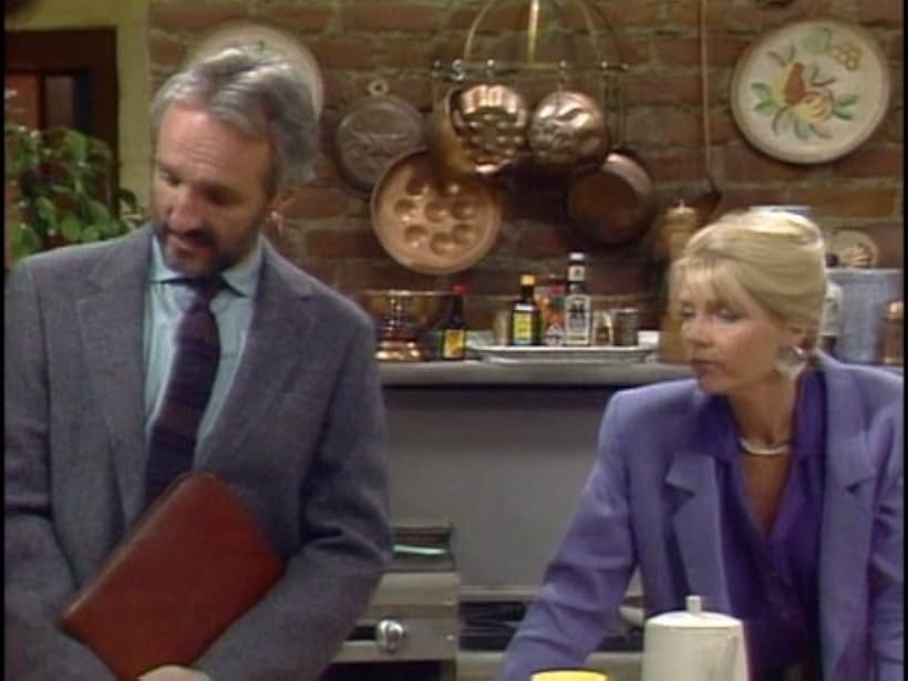 Meredith Baxter and Michael Gross in Family Ties (1982)