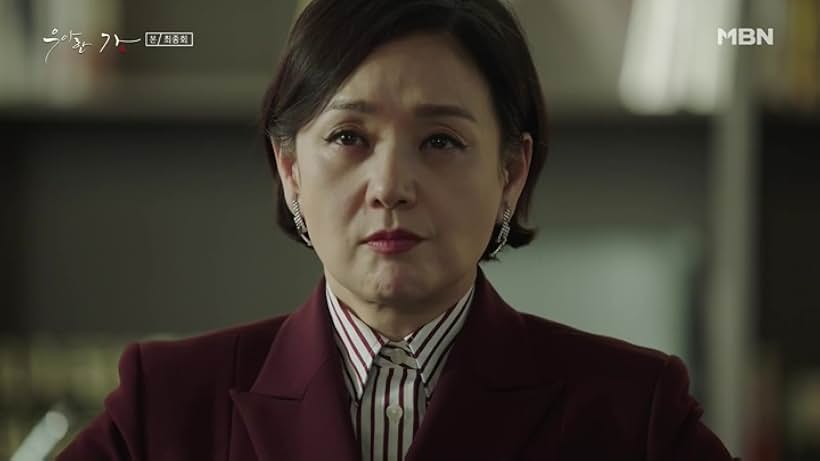 Bae Jong-ok in Graceful Family (2019)