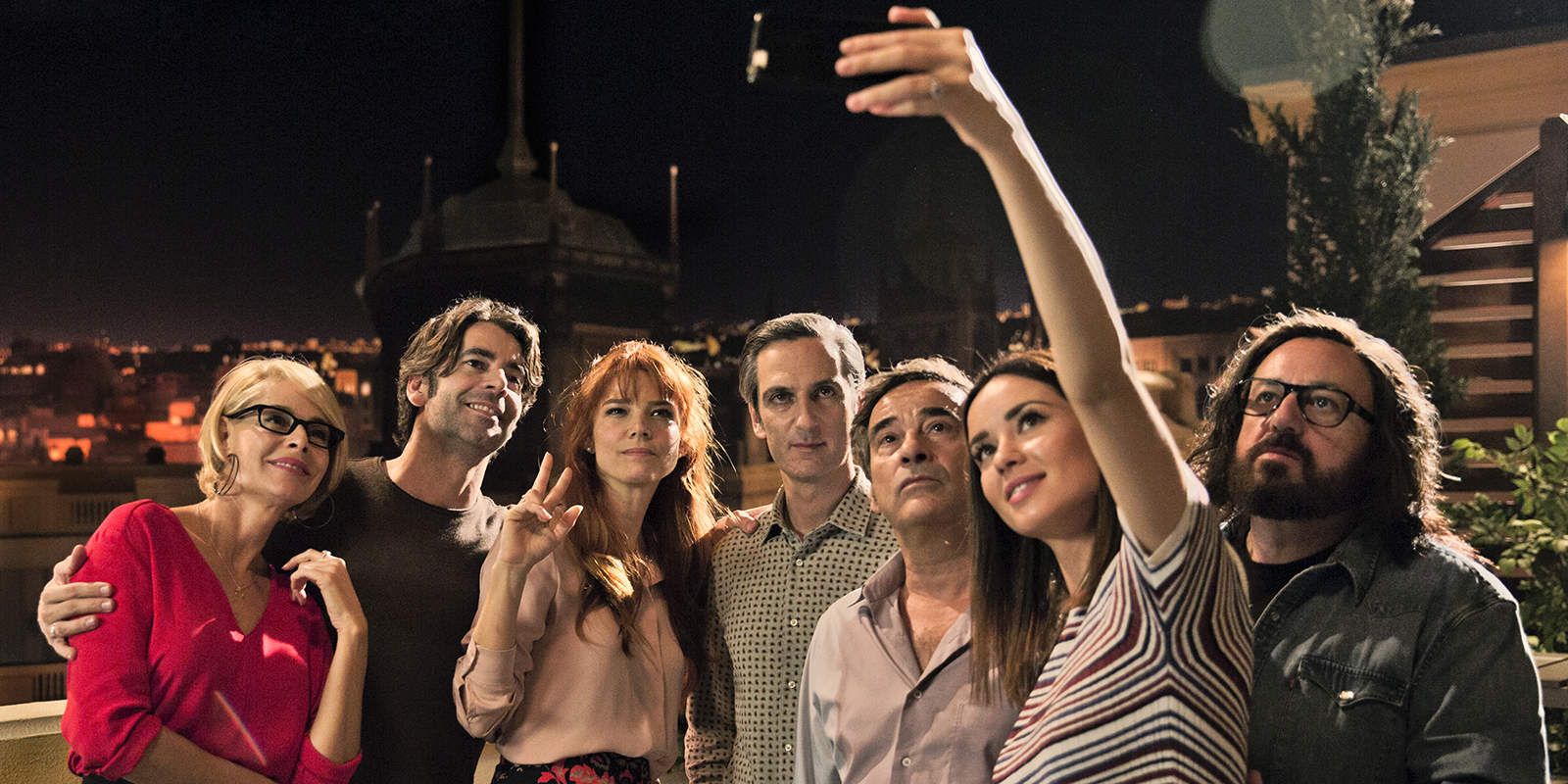 Juana Acosta, Ernesto Alterio, Dafne Fernández, Eduard Fernández, Pepón Nieto, Eduardo Noriega, and Belén Rueda in Perfect Strangers (2017)