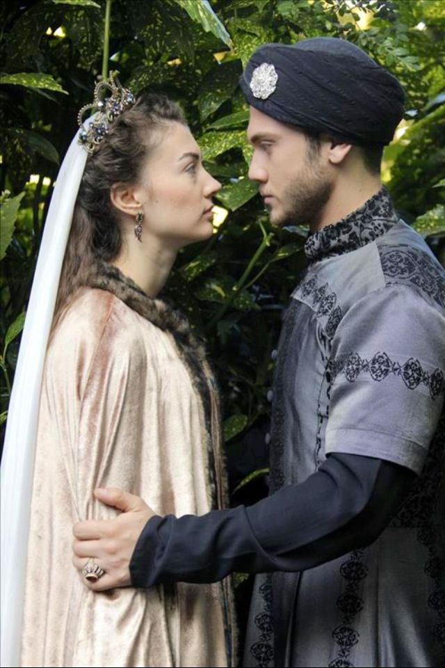 Burcu Özberk and Aras Bulut Iynemli in The Magnificent Century (2011)