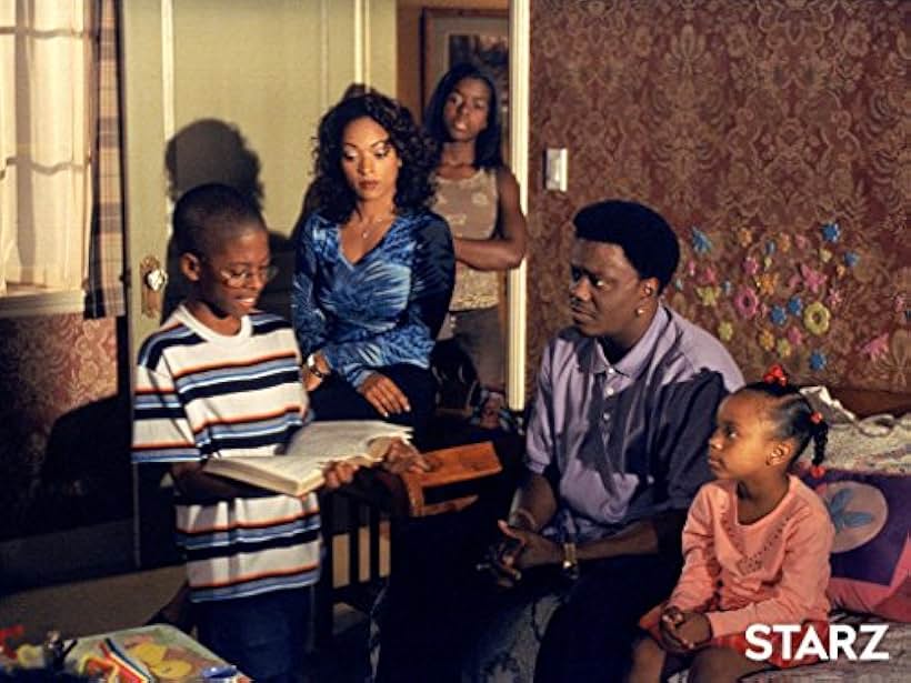 Bernie Mac, Kellita Smith, Jeremy Suarez, Camille Winbush, and Dee Dee Davis in The Bernie Mac Show (2001)