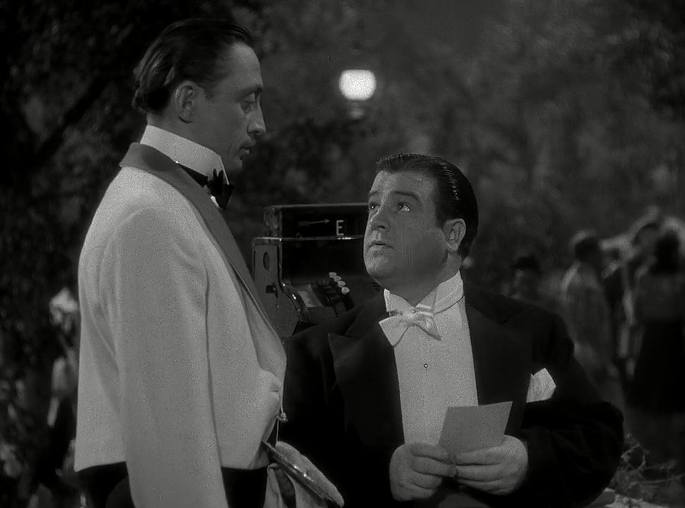 Mischa Auer and Lou Costello in Hold That Ghost (1941)