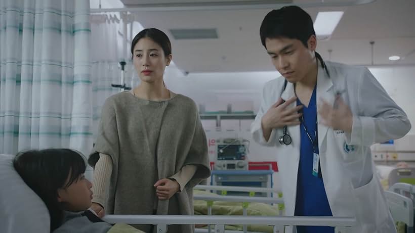 Shi Young Lee, Lee Jae-won, and Shin Rin-ah in Heart Surgeons (2018)