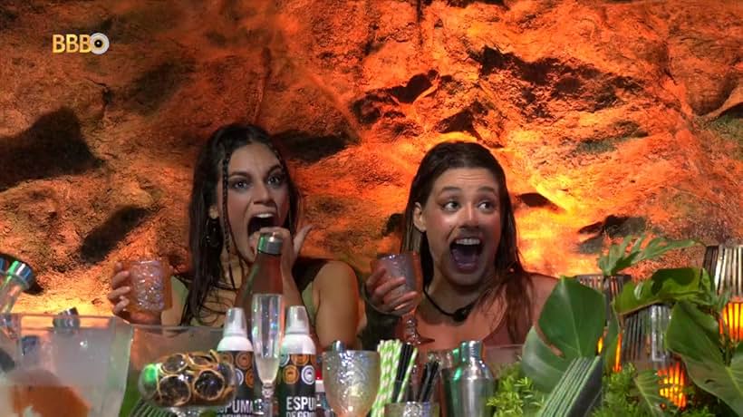 Alane Dias and Beatriz Reis in Big Brother Brazil (2002)