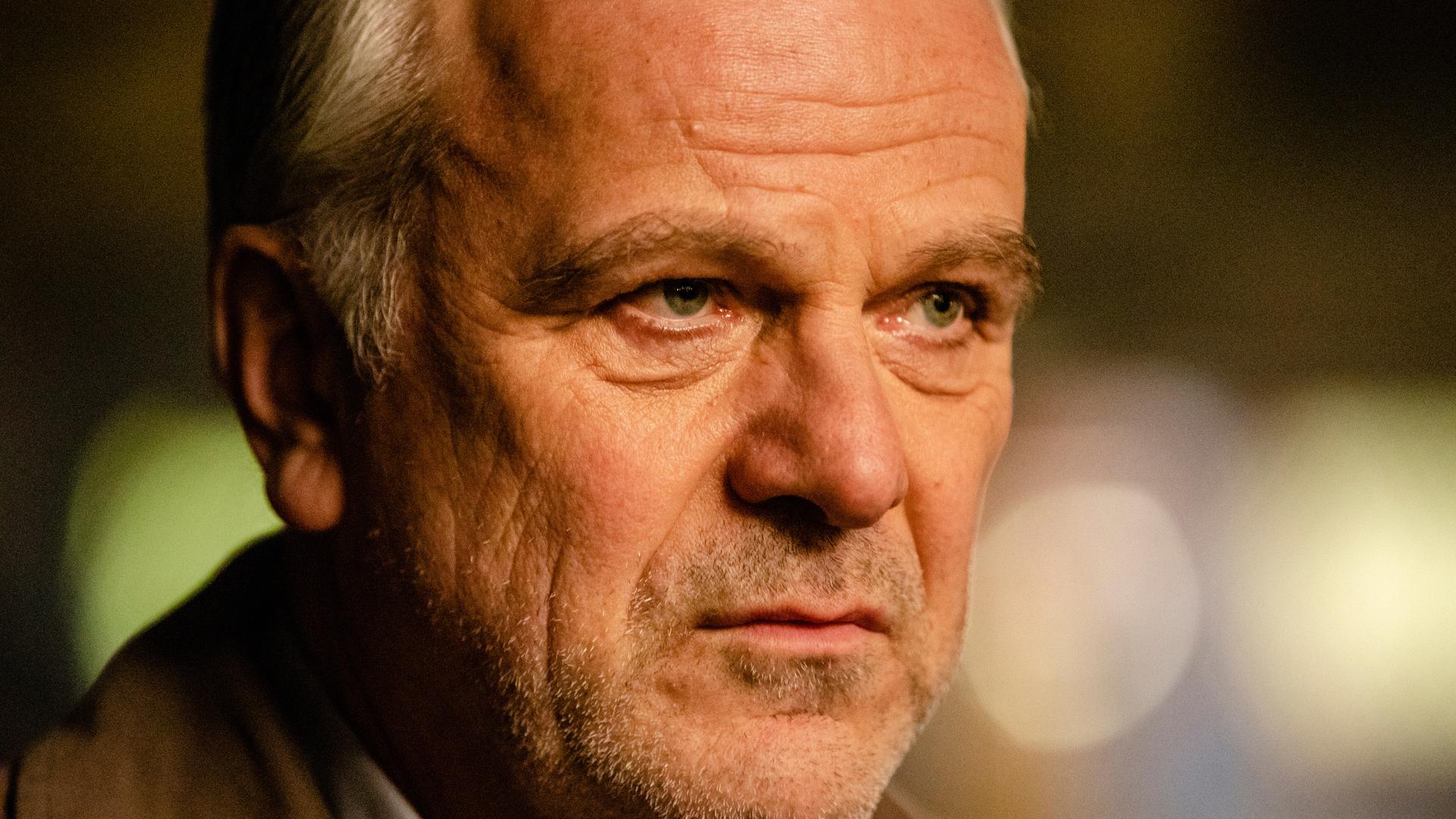 Bernhard Schütz in Unersetzlich (2019)