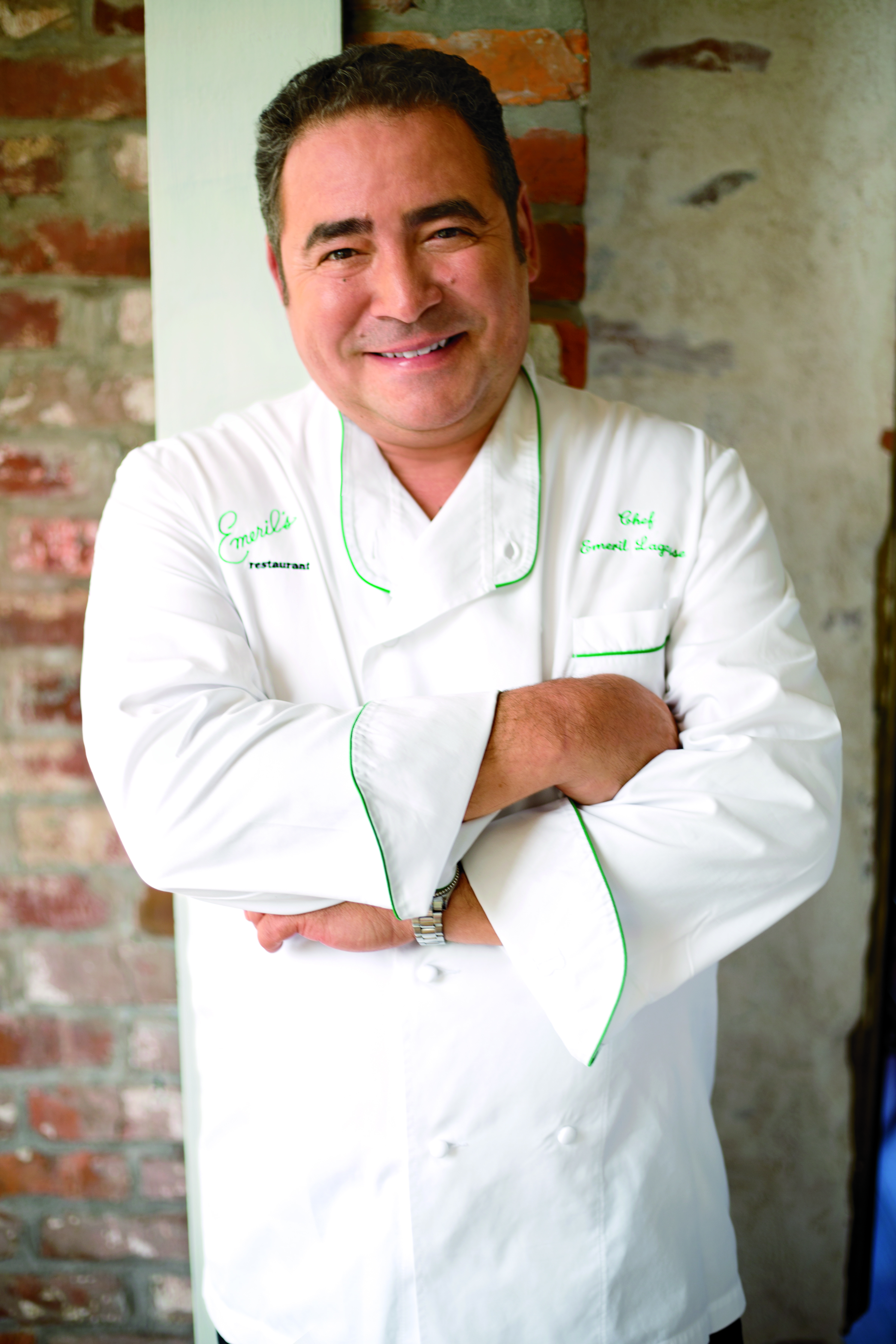 Emeril Lagasse in Eat the World with Emeril Lagasse (2016)