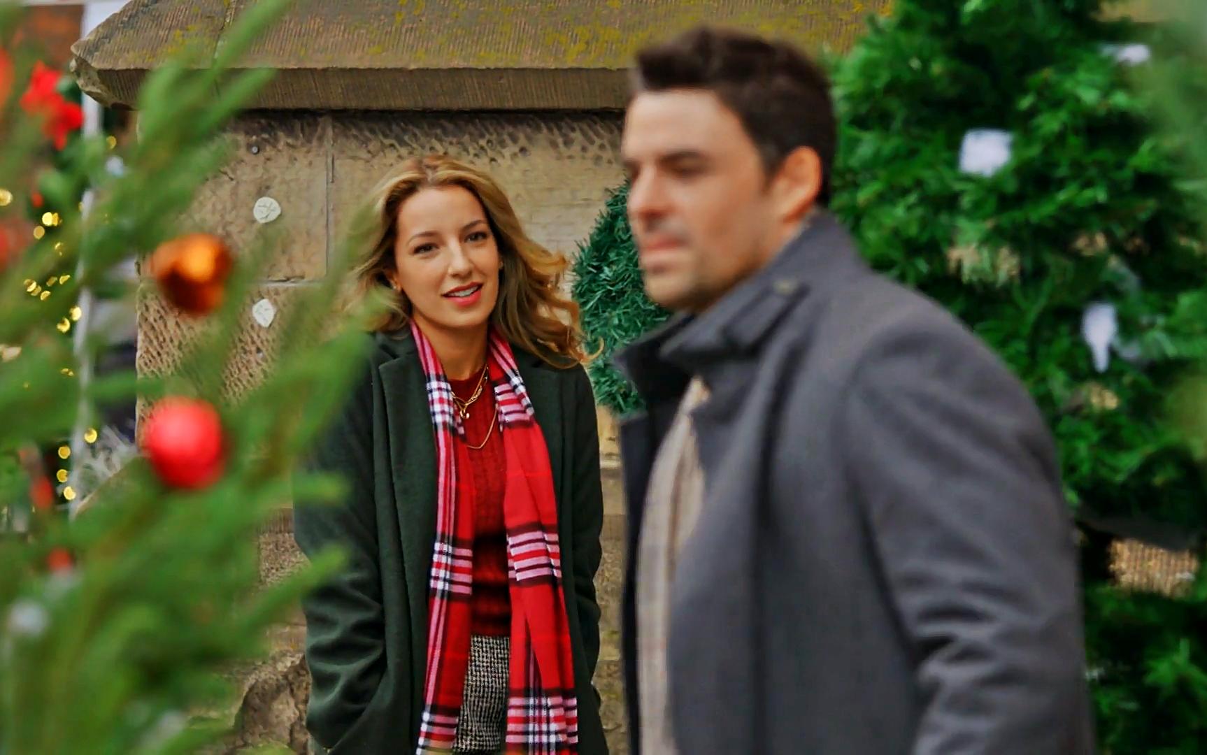 Vanessa Lengies and Jesse Hutch in Christmas in Toyland (2022)