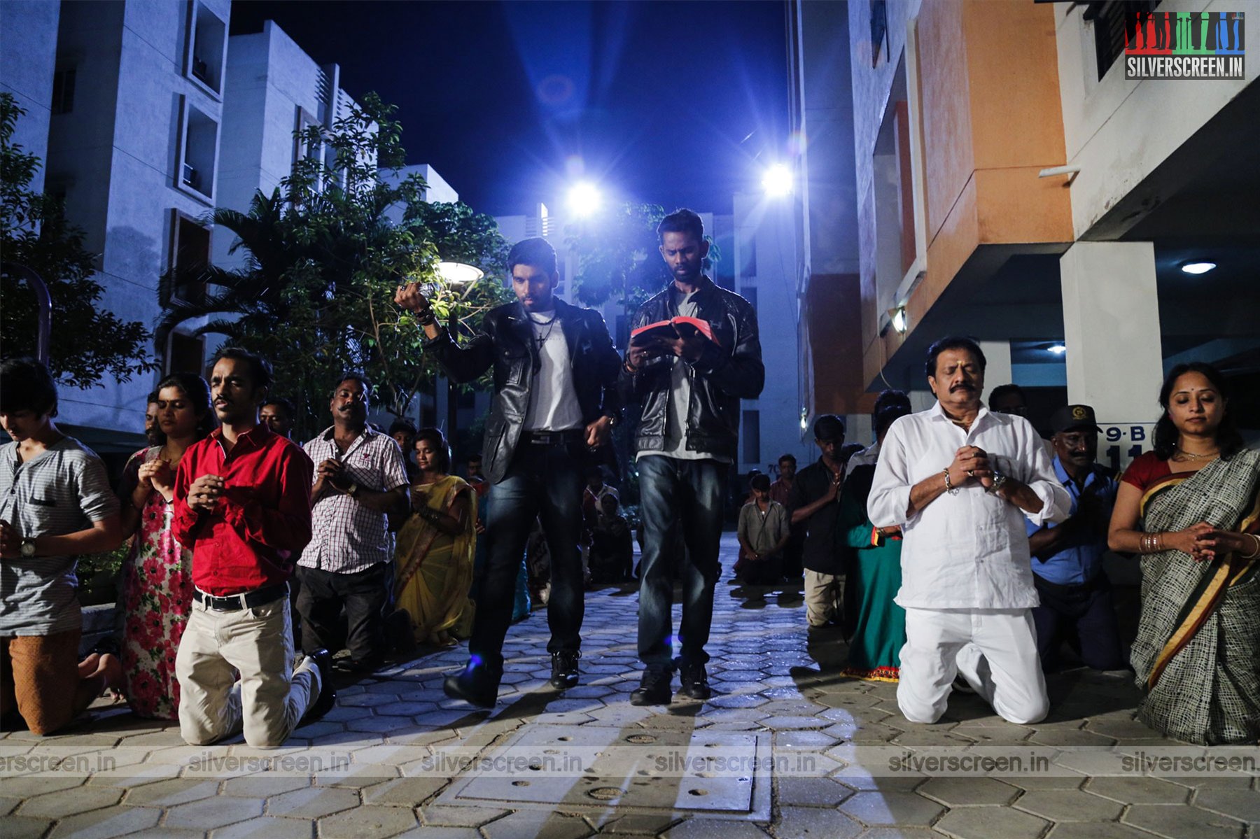 Darbuka Siva, Ramesh Thilak, Suresh Ravi, and Selva in Mo (2016)