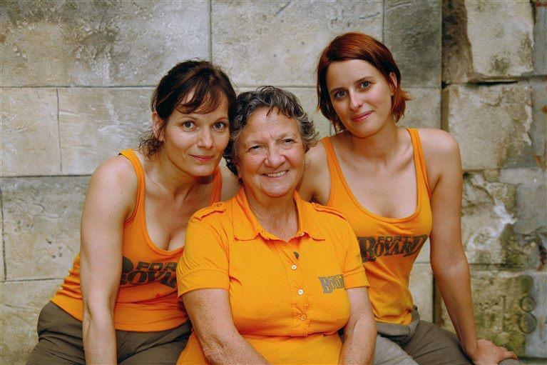 Cécilia Hornus, Marthe Villalonga, and Anne Décis in Fort Boyard (1990)