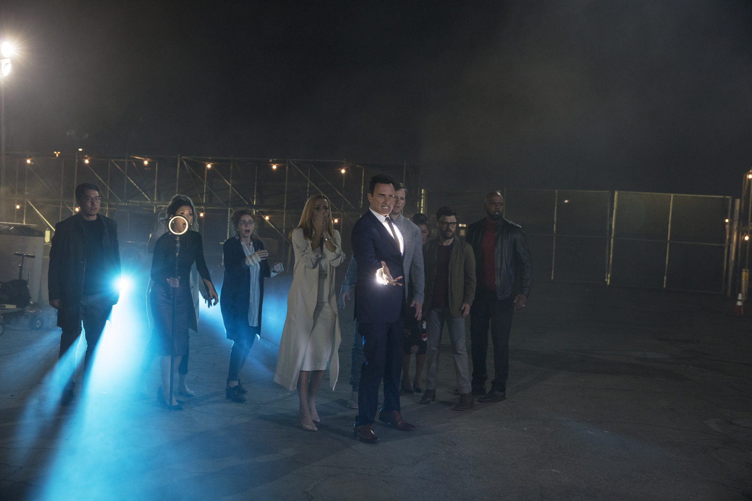 Ever Carradine, Brittany Ishibashi, Julian McMahon, Kip Pardue, Ryan Sands, Brigid Brannagh, Kevin Weisman, James Yaegashi, and Annie Wersching in Runaways (2017)