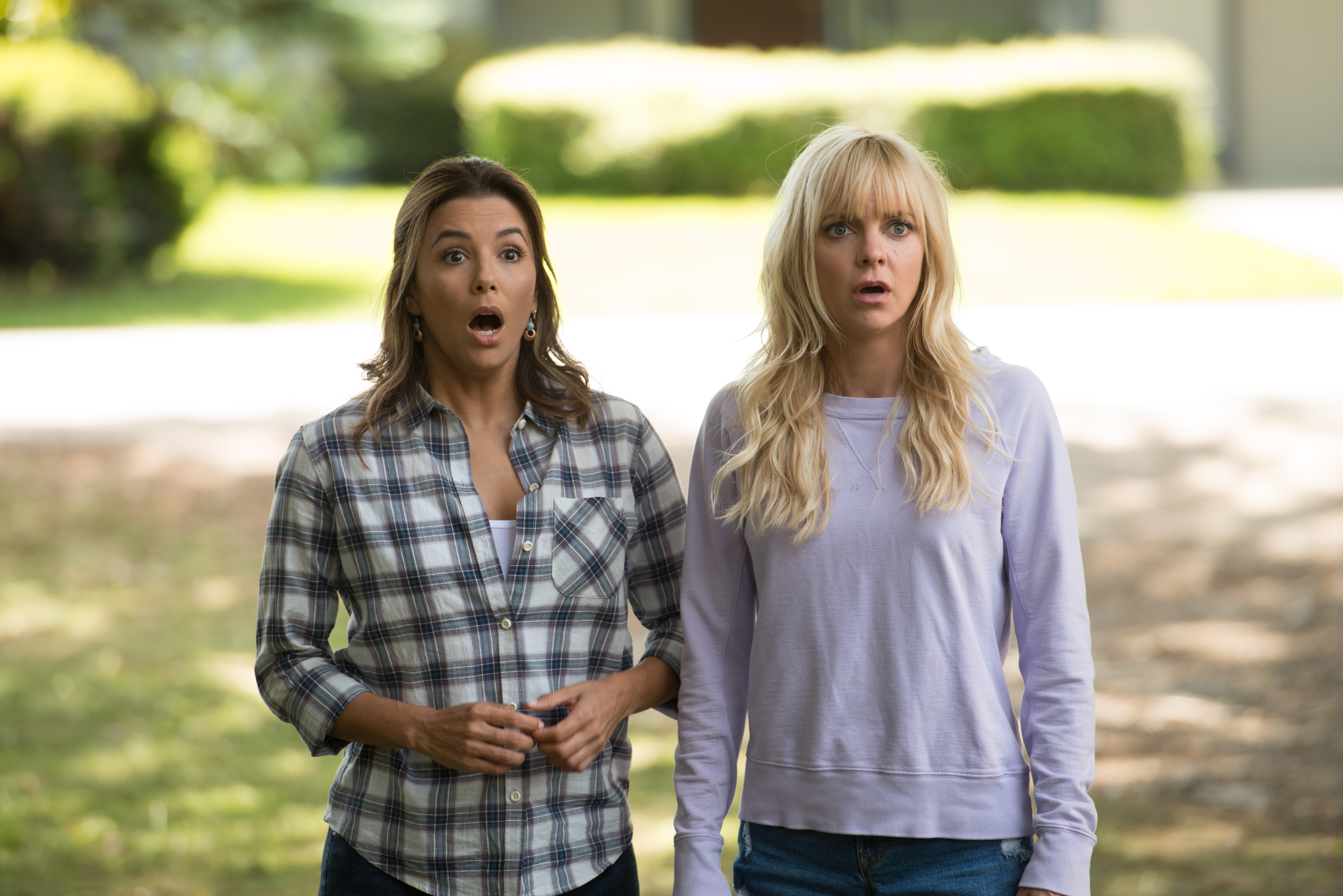 Anna Faris and Eva Longoria in Overboard (2018)