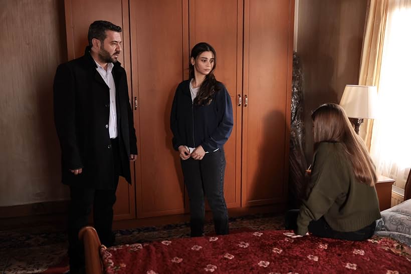 Damla Makar, Irem Tokat, and Onur Bilge in Ömer (2023)