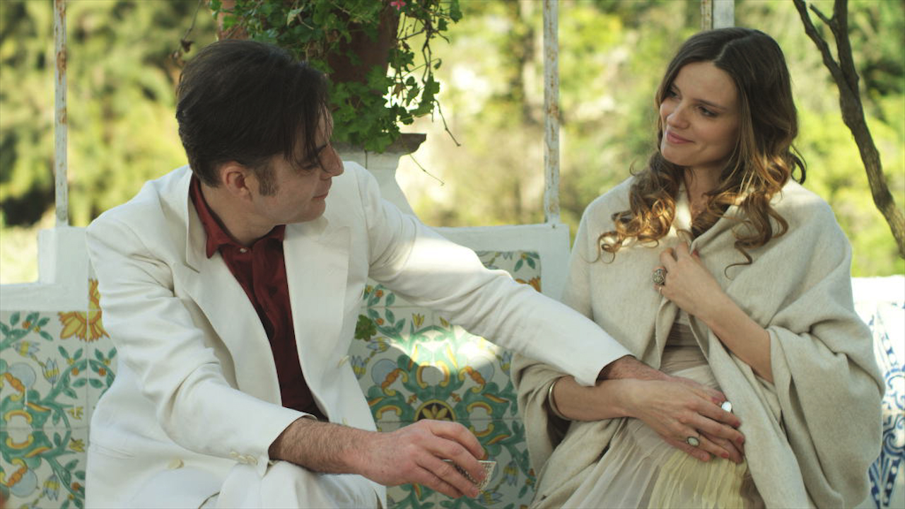 Christiane Filangieri and Maurizio Lombardi in La terra e il vento (2014)