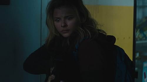 The 5th Wave: What's In Your Hand? (French Subtitled)