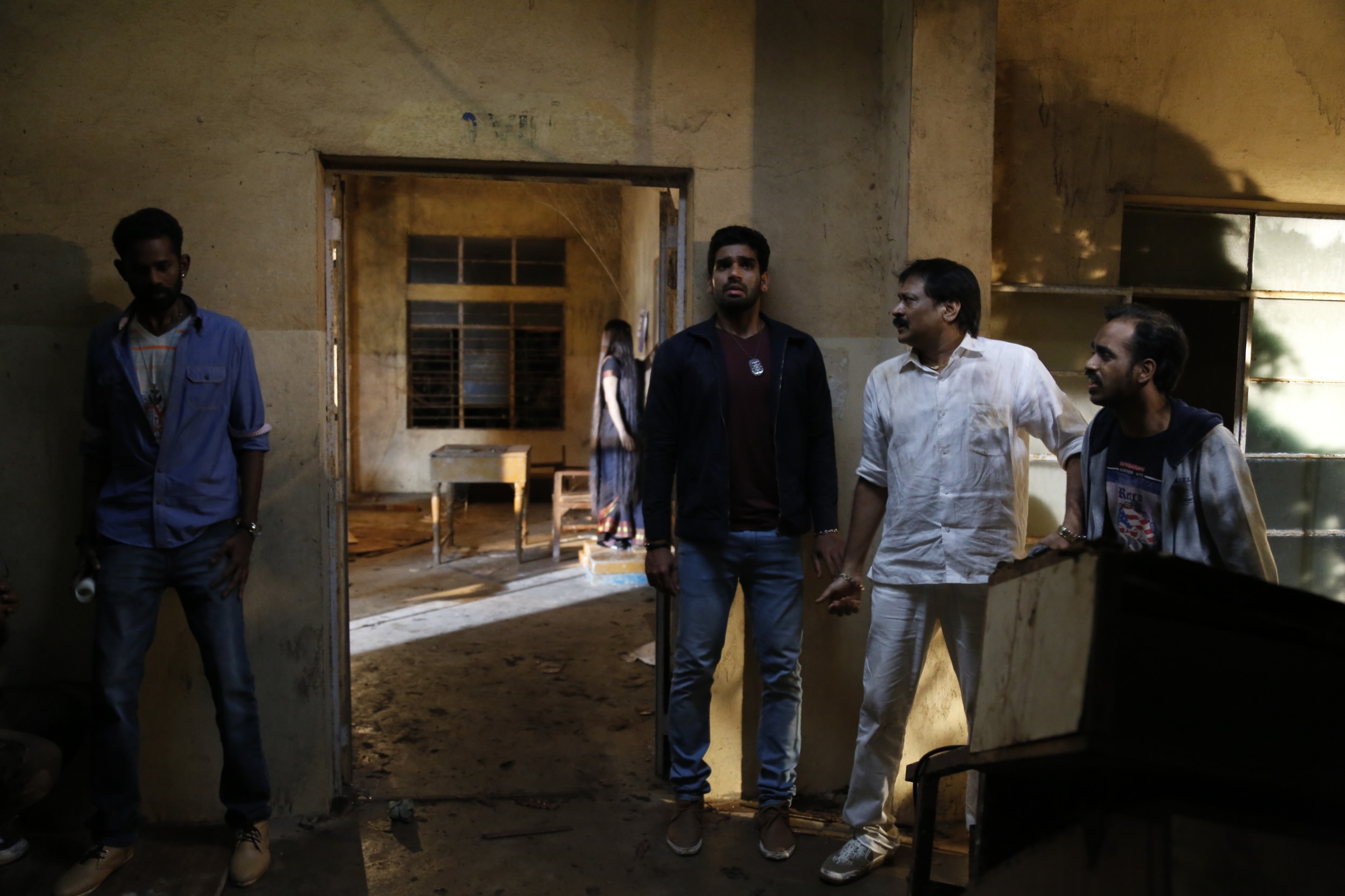 Darbuka Siva, Ramesh Thilak, Suresh Ravi, and Selva in Mo (2016)