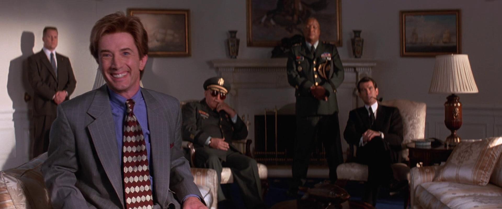 Pierce Brosnan, Martin Short, Rod Steiger, Brian Haley, and Paul Winfield in Mars Attacks! (1996)