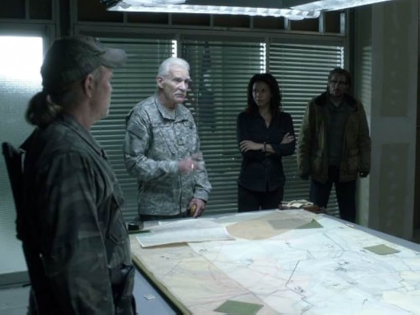 Robert Sean Leonard, Will Patton, Gloria Reuben, and Dale Dye in Falling Skies (2011)