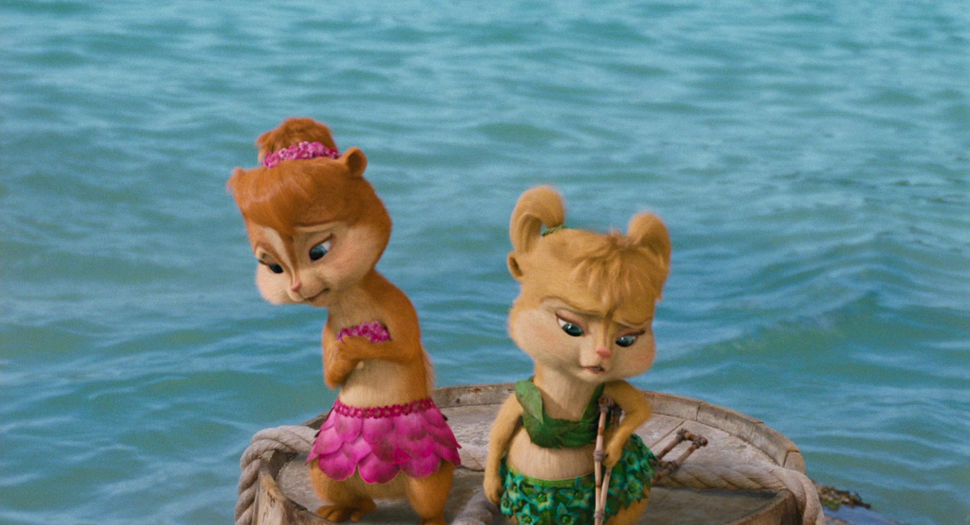 Christina Applegate and Amy Poehler in Alvin and the Chipmunks: Chipwrecked (2011)