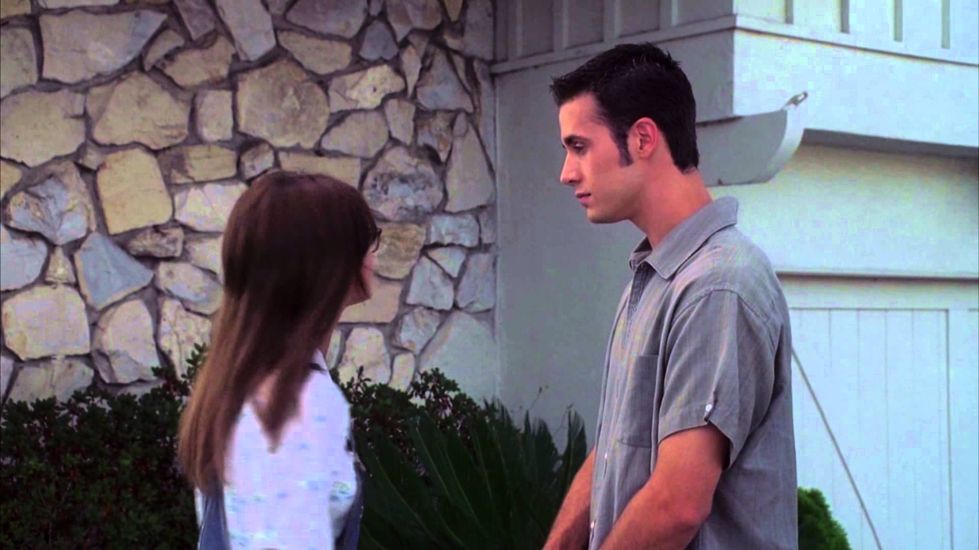 Rachael Leigh Cook and Freddie Prinze Jr. in She's All That (1999)