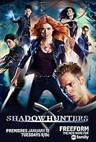 Harry Shum Jr., Emeraude Toubia, Katherine McNamara, Dominic Sherwood, Matthew Daddario, and Alberto Rosende in Shadowhunters (2016)