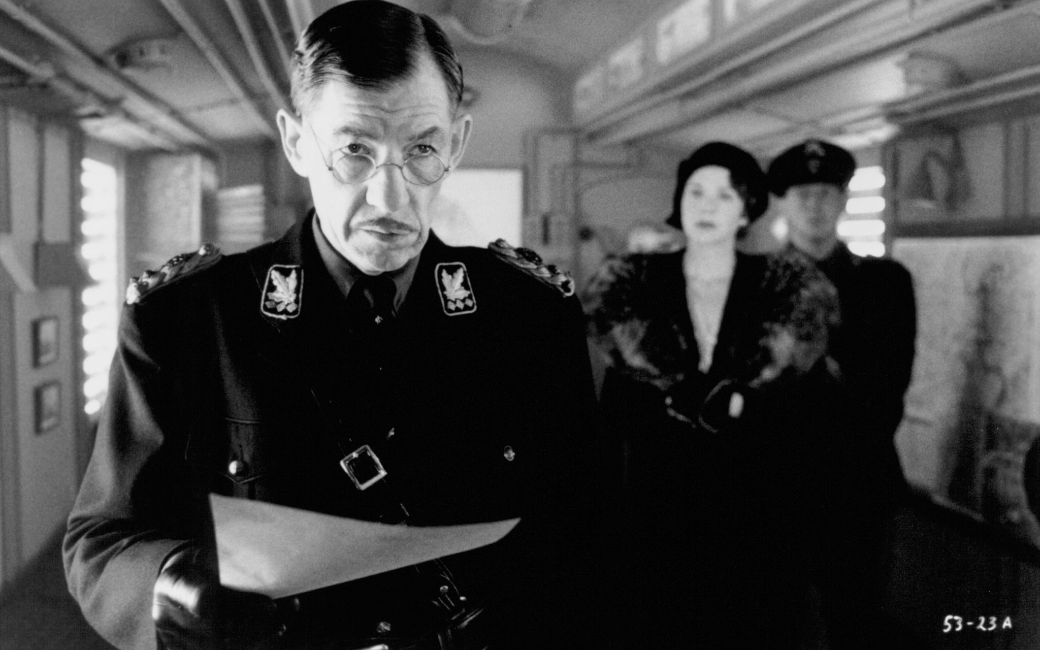 Annette Bening and Ian McKellen in Richard III (1995)