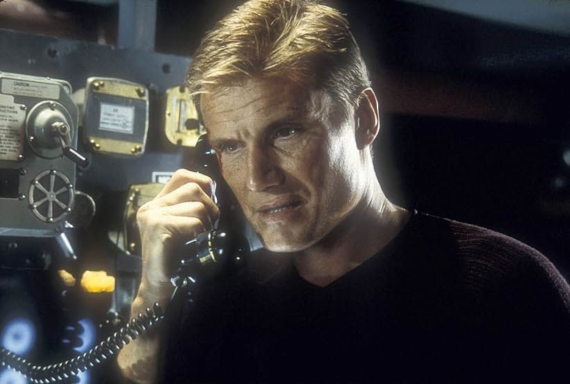 Dolph Lundgren in Agent Red (2000)