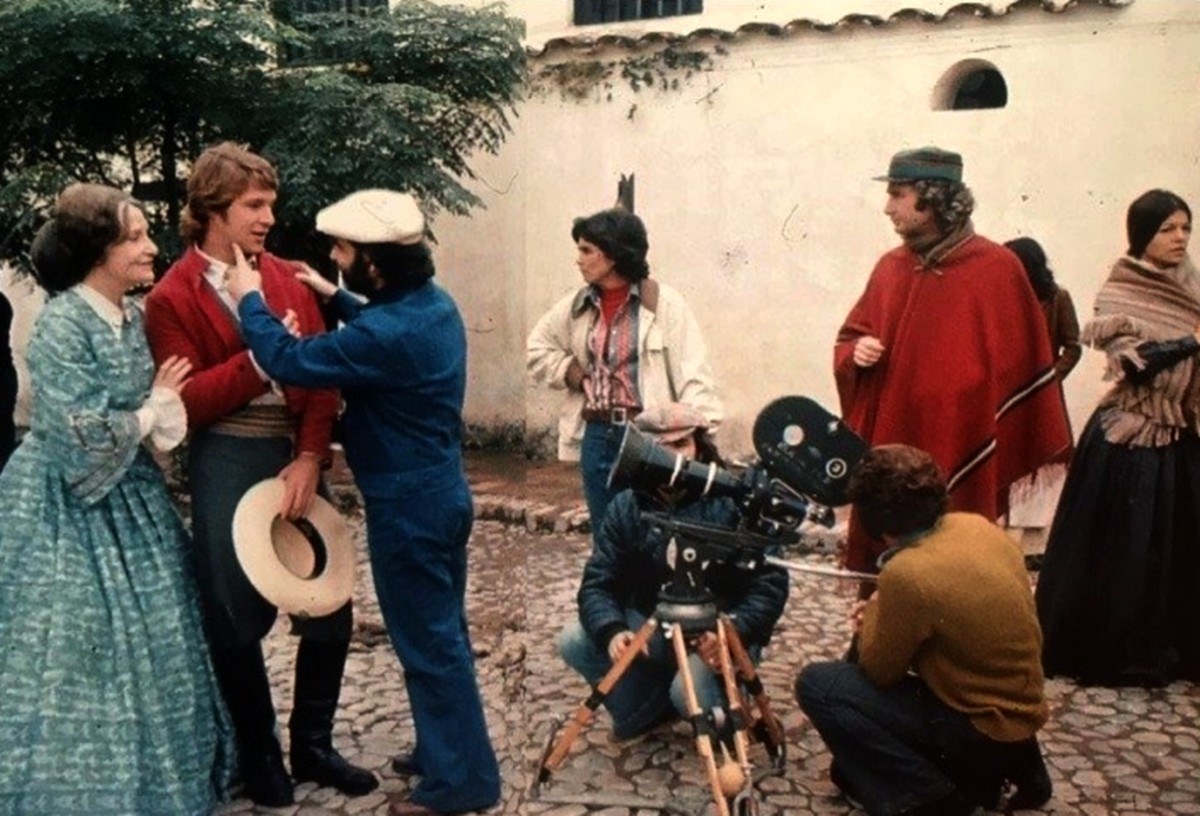 Oscar Barney Finn, Adrian Ghio, Laura Palmucci, and María Luisa Robledo in La balada del regreso (1974)