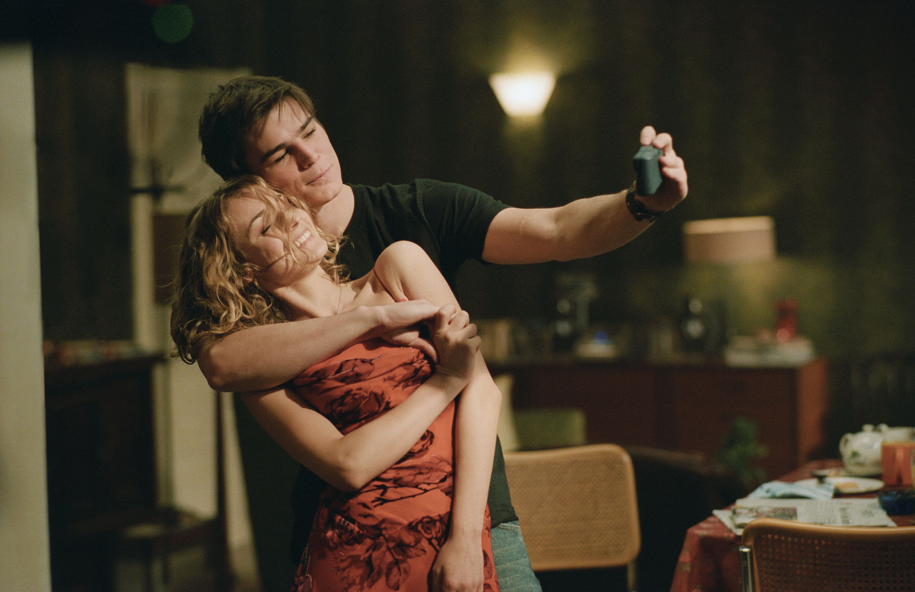 Josh Hartnett and Diane Kruger in Wicker Park (2004)