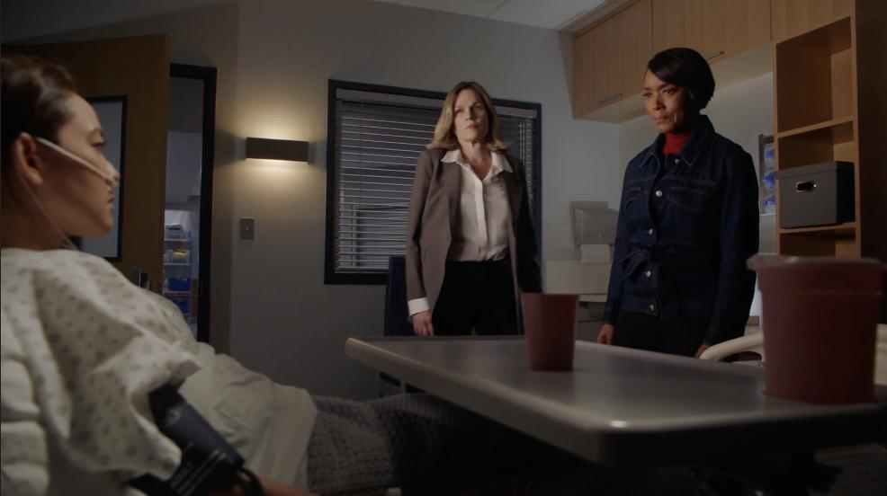 9-1-1 with Angela Basset and Catherine Dent