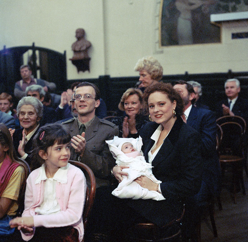 Pavel Andel, Jana Brejchová, Nelly Gaierová, and Markéta Hrubesová in Zamilovaná (1992)