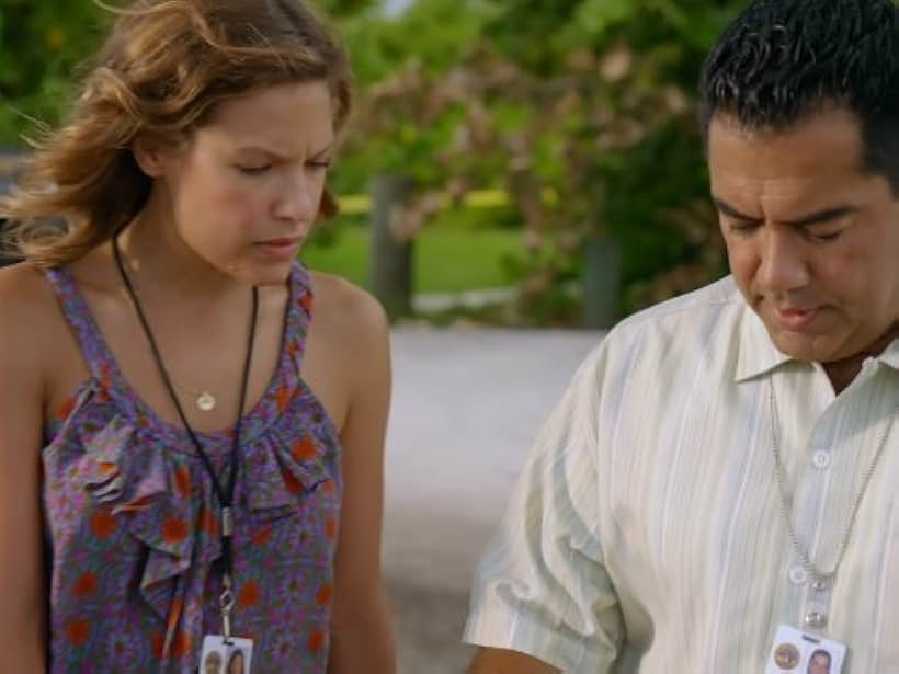 Carlos Gómez and Kiele Sanchez in The Glades (2010)