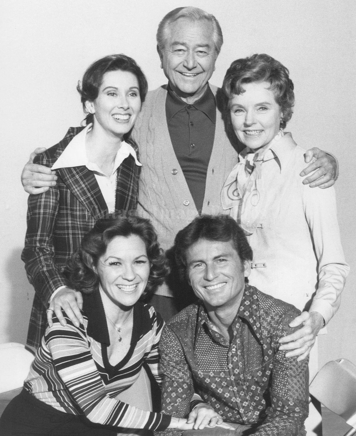 Robert Young, Lauren Chapin, Elinor Donahue, Billy Gray, and Jane Wyatt in Father Knows Best: Home for Christmas (1977)