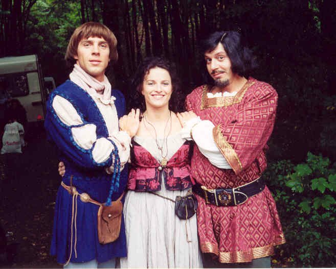 Jan Apolenár, Petra Jungmannová, and Roman Vojtek in O princezne se zlatým lukem (2002)