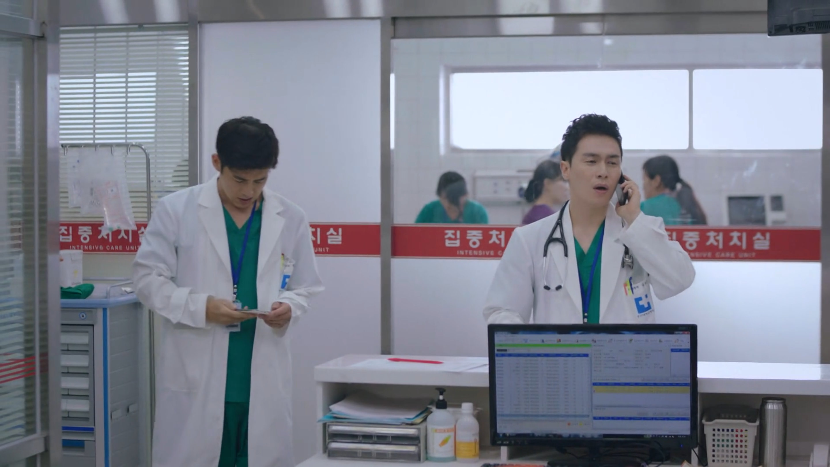 Lee Jae-won and Go Soo in Heart Surgeons (2018)