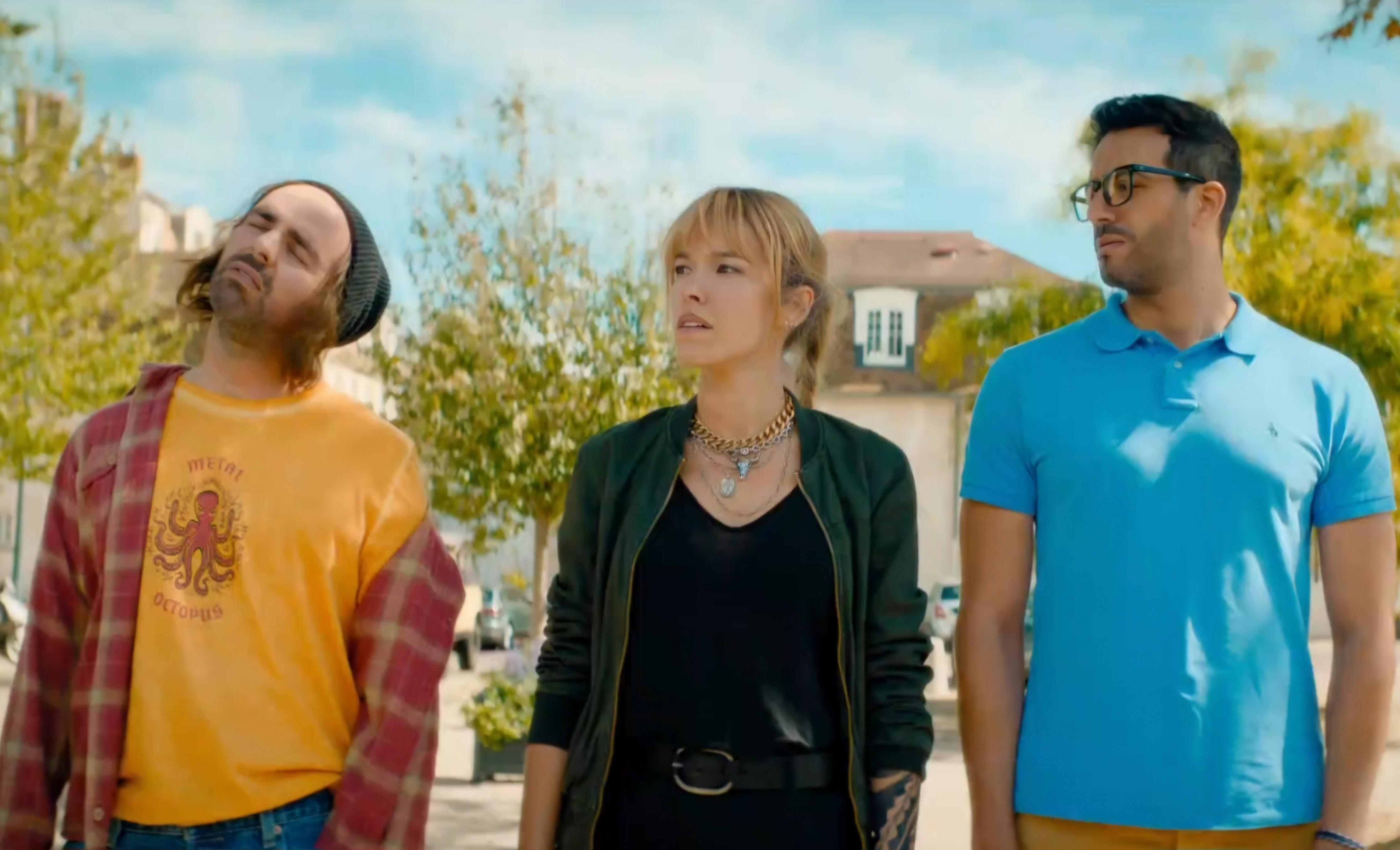 Élodie Fontan, Tarek Boudali, and Julien Arruti in Superwho? (2021)