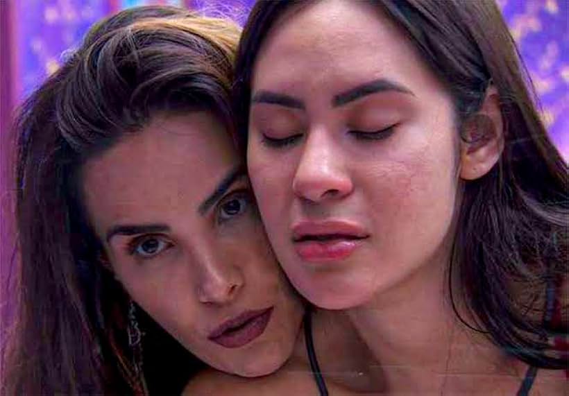 Wanessa Camargo and Isabelle Nogueira in Big Brother Brazil (2002)