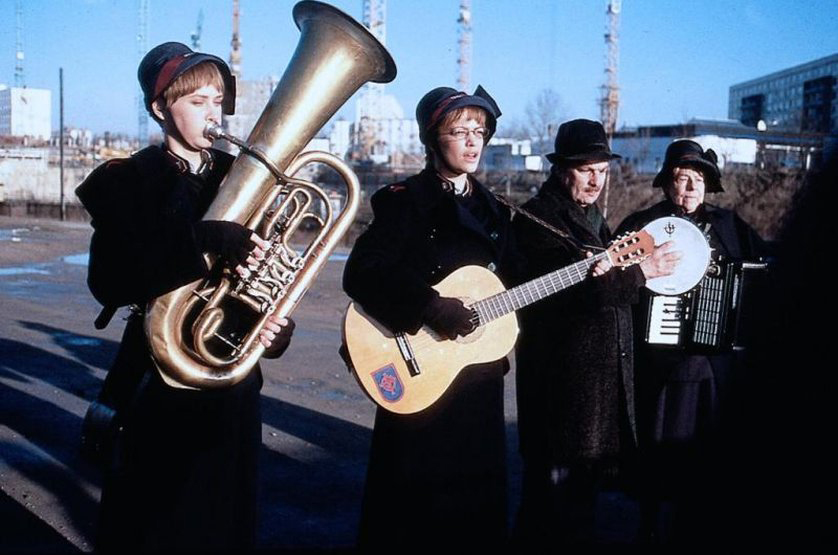 Elsa Grube-Deister, Heike Makatsch, and Lea Mornar in Love Your Neighbour! (1998)