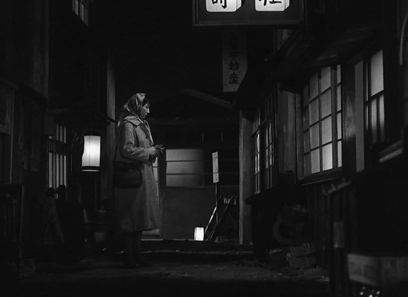 Ineko Arima in Tokyo Twilight (1957)