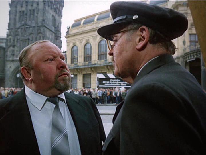 Lubomír Lipský and Václav Stekl in The Great Movie Robbery (1986)