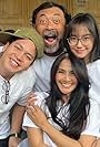 Kiki Narendra, Maudy Koesnaedi, Freyanashifa Jayawardana, and Fatih Unru in 1 Kakak 7 Ponakan