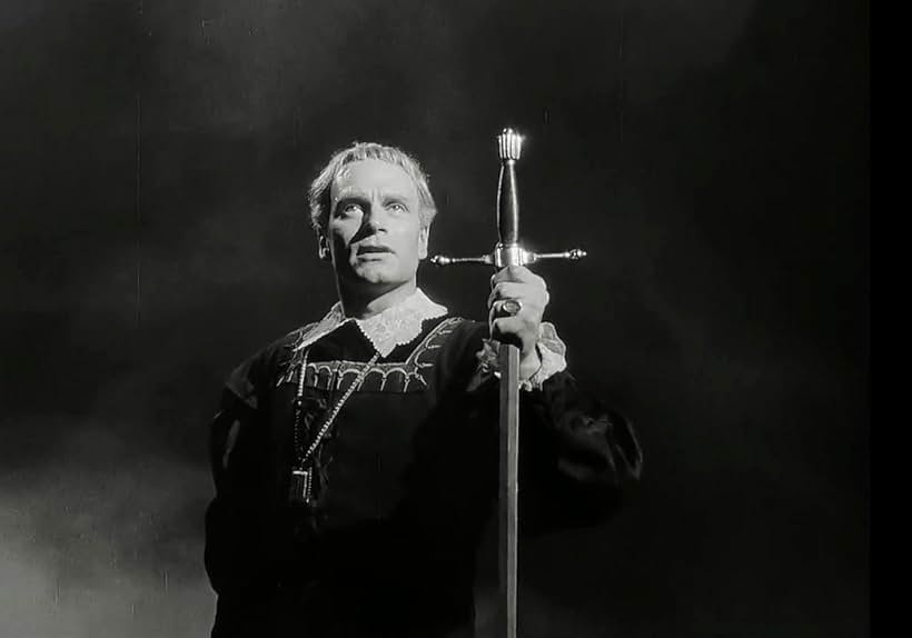 Laurence Olivier in Hamlet (1948)