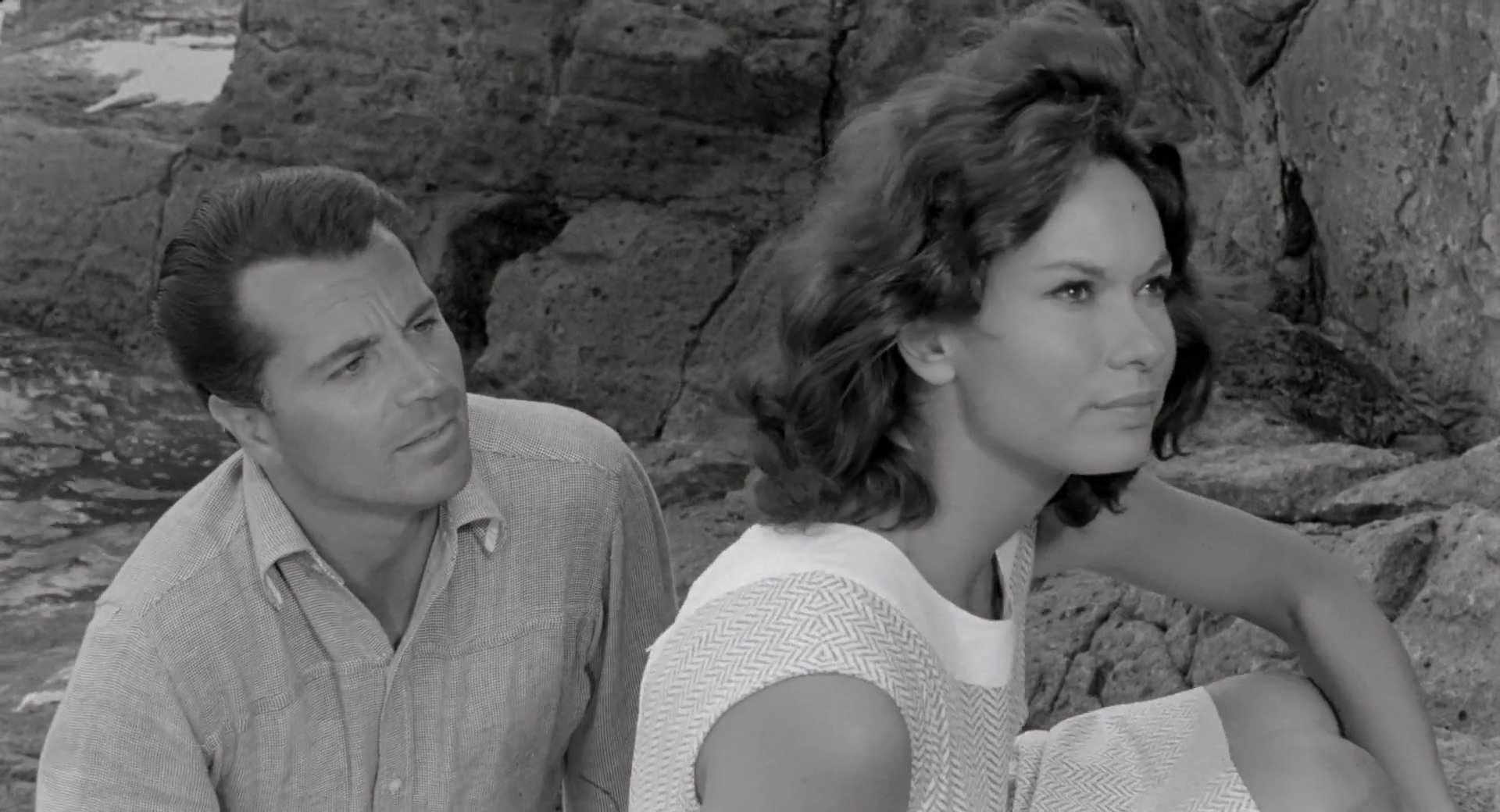 Gabriele Ferzetti and Lea Massari in L'Avventura (1960)